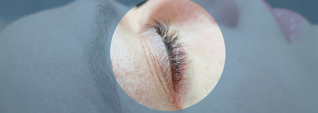 primo piano su ciglia arricciate dopo laminazione