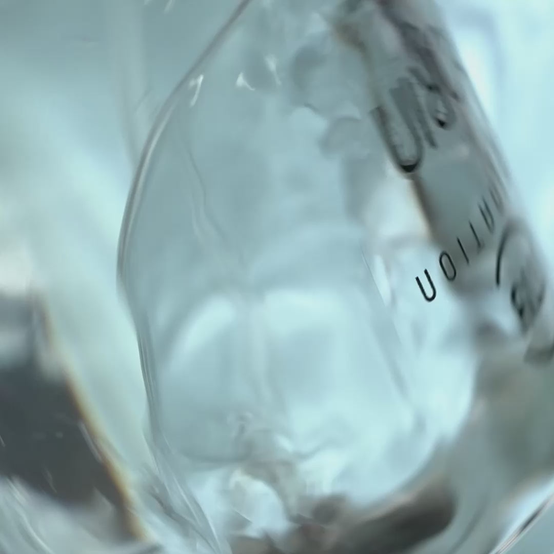 Carica video: video presentazione profumo corin