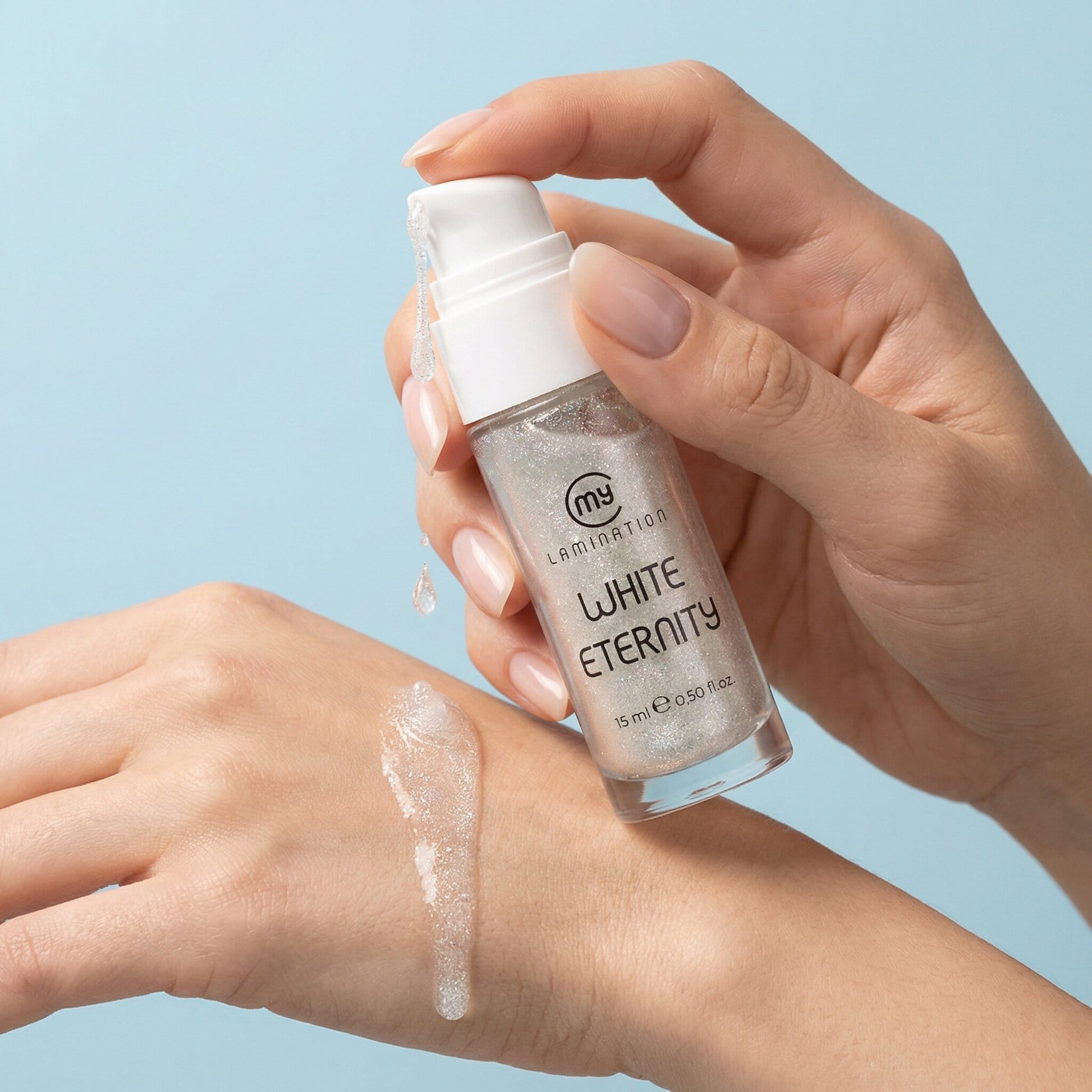 siero white eternity sul dorso di una mano femminile